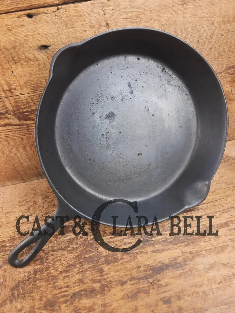 Priced to sell daily workhorse! Early 1900βs Lodge #8 Skillet with 3 Notch Heat Ring. Great first pan! Skillet