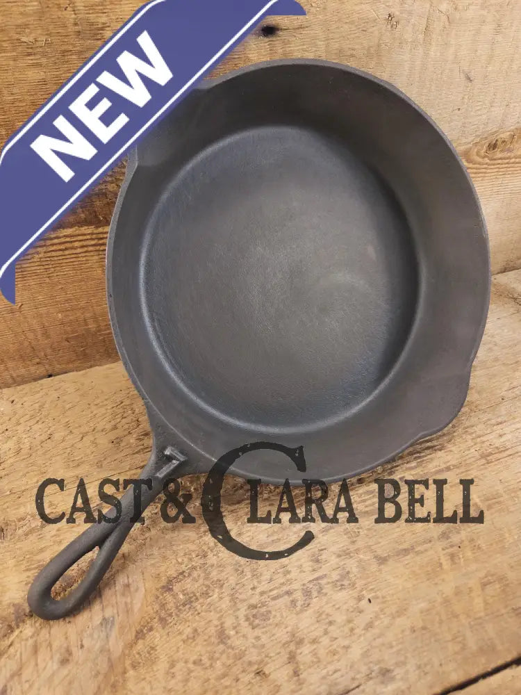 Priced to sell! Early 1900βs βNo Notchβ Lodge #7 Skillet. GREAT first pan or for someone that doesnβt need perfection!