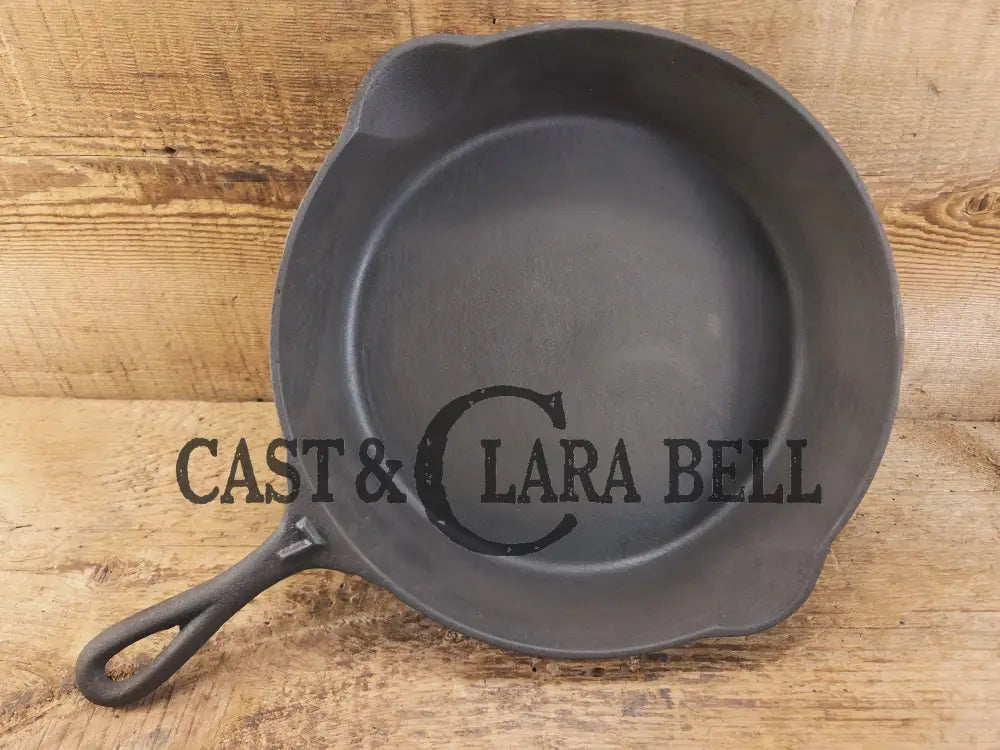 Priced to sell! Early 1900âs âNo Notchâ Lodge #7 Skillet. GREAT first pan or for someone that doesnât need perfection!