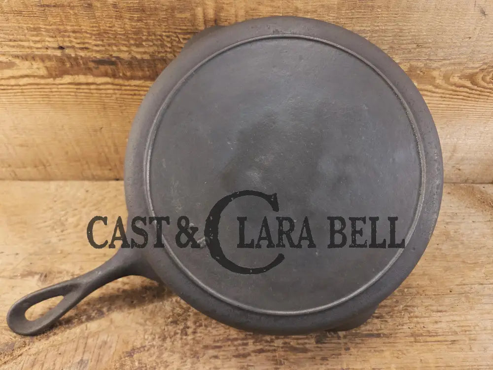 Priced to sell! Early 1900’s ’No Notch’ Lodge #7 Skillet. GREAT first pan or for someone that doesn’t need perfection!