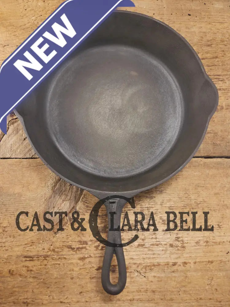 Priced to sell! Early 1900βs βNo Notchβ Lodge #7 Skillet. GREAT first pan or for someone that doesnβt need perfection!