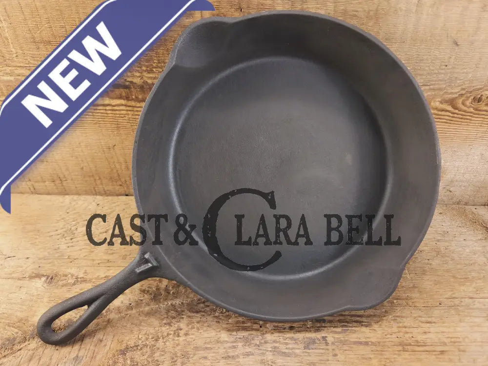 Priced to sell! Early 1900βs βNo Notchβ Lodge #7 Skillet. GREAT first pan or for someone that doesnβt need perfection!