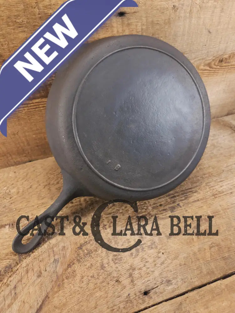 Priced to sell! Early 1900βs βNo Notchβ Lodge #7 Skillet. GREAT first pan or for someone that doesnβt need perfection!