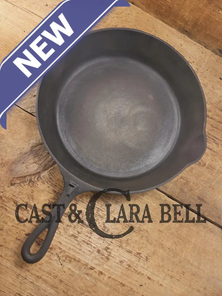 Priced to sell! Early 1900βs βNo Notchβ Lodge #7 Skillet. GREAT first pan or for someone that doesnβt need perfection!