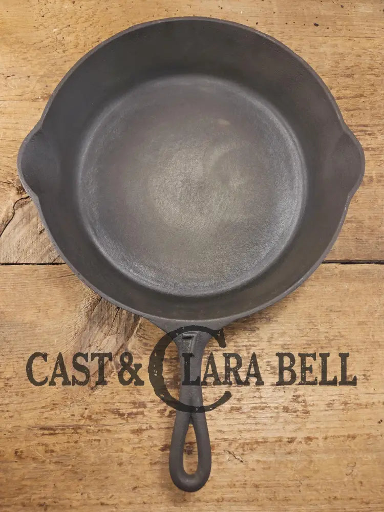 Priced to sell! Early 1900âs âNo Notchâ Lodge #7 Skillet. GREAT first pan or for someone that doesnât need perfection!