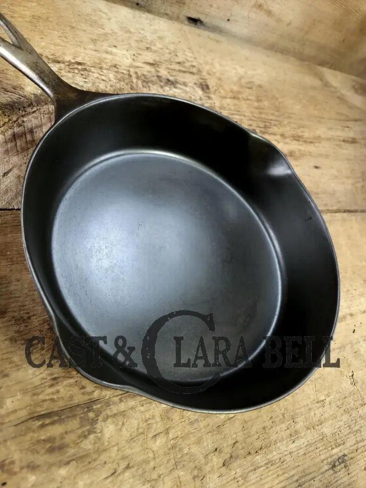 Priced to Sell Great bacon skillet. Early 1900’s Wagner made large ’Arc Logo’ #7 Cast Iron Skillet. Daily workhorse!