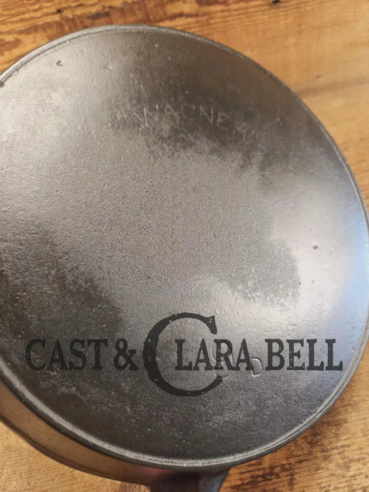Priced to Sell! Early 1900βs Wagner Sidney #9 Arc Straight logo cast iron skillet. Awesome first pan or daily user!