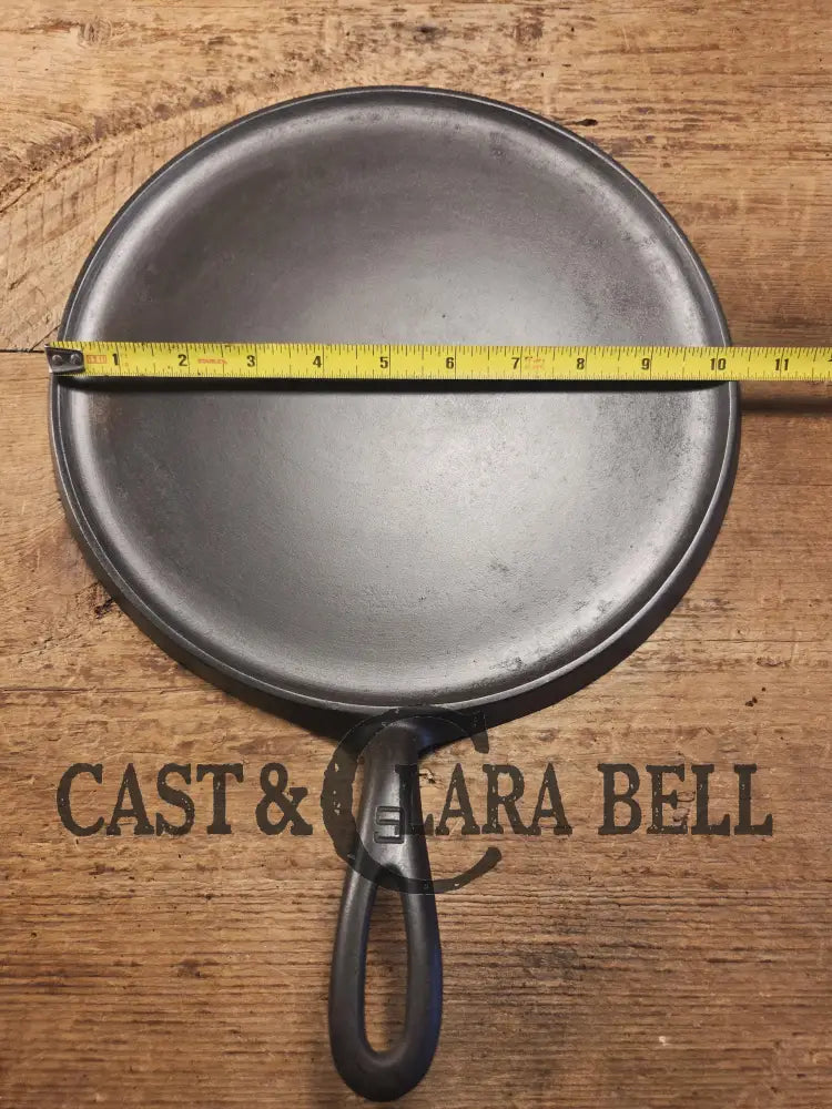 Priced to Sell! Great Campfire griddle. Griswold #9 Round Cast Iron Griddle Large Block 609 Griddle