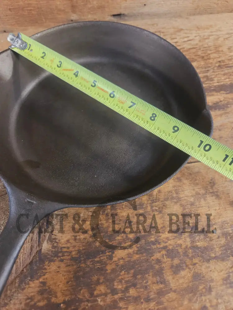 Priced to sell! 1930’s Griswold #7 Skillet w Large Block Logo Heat Ring 701 E. See description SC24 - Skillet