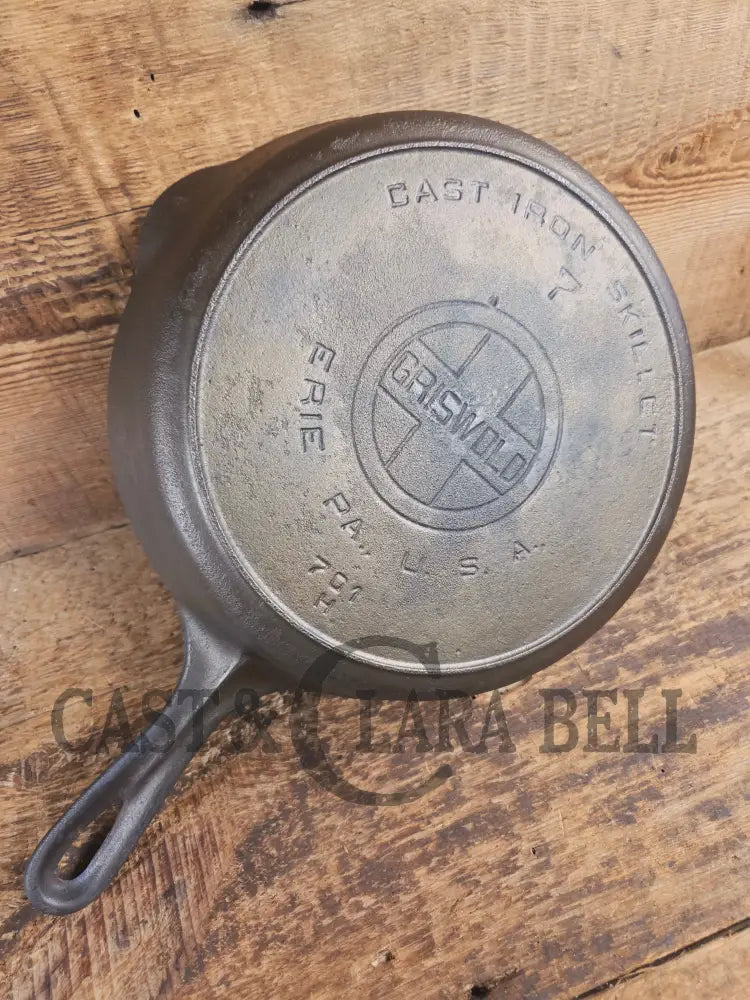 Priced to sell! 1930’s Griswold #7 Skillet w Large Block Logo Heat Ring 701 E. See description SC24 - Skillet