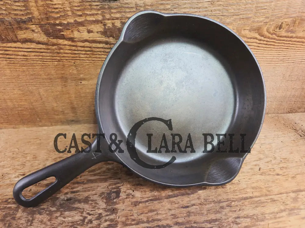 Priced to Sell! Griswold No. 4 Cast Iron Skillet with Small Block Logo Grooved Handle 702 Skillet