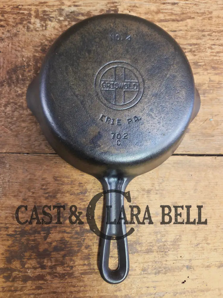Priced to Sell! Griswold No. 4 Cast Iron Skillet with Small Block Logo Grooved Handle 702 Skillet