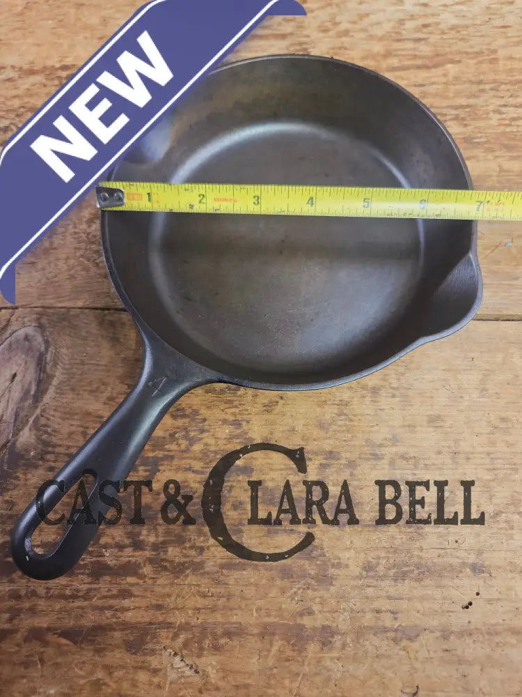Priced to Sell! Griswold No. 4 Cast Iron Skillet with Small Block Logo Grooved Handle 702 Skillet