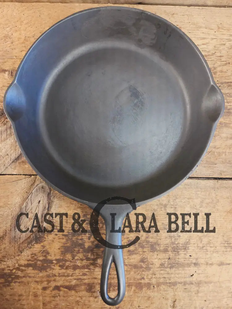 Priced to Sell! The early vintage 1910βs Griswold #8 Skillet with Slant Logo ERIE 704 A. Awesome Skillet