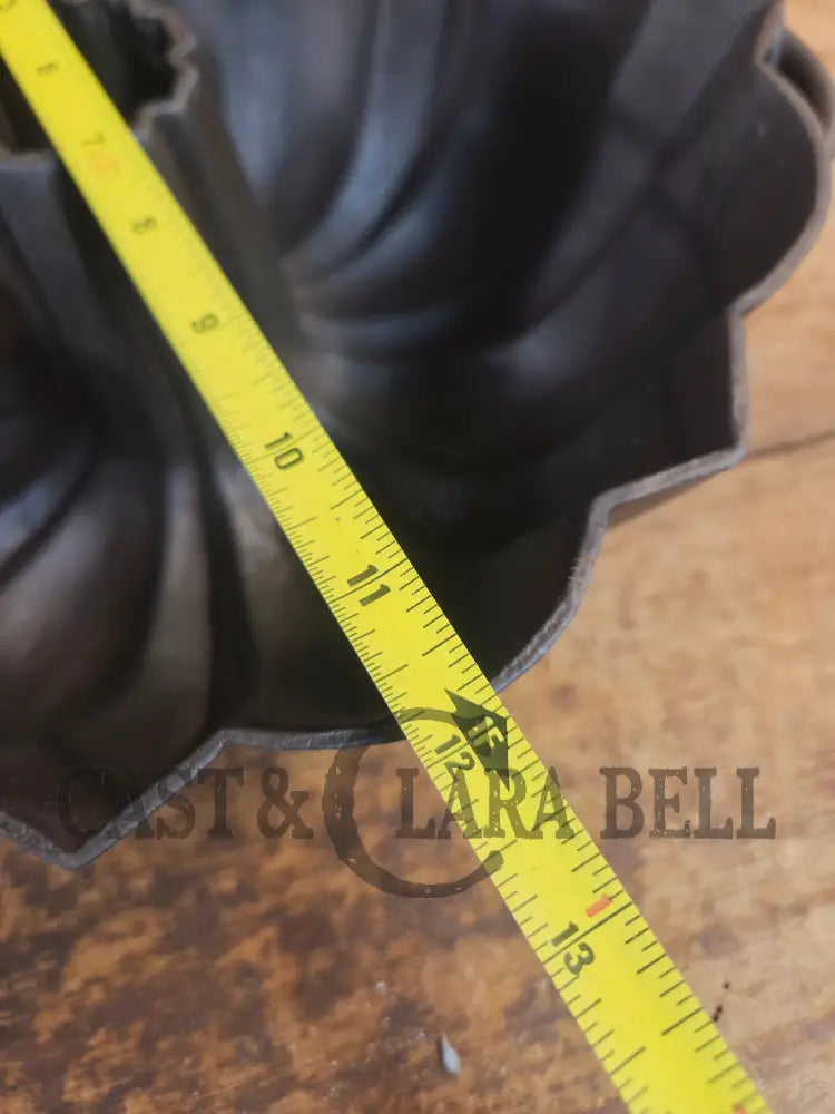 Priced to Sell. ’The Emperor’ traditional style cake pan unknown maker. 31 Cups!! Owner tag on pan. SEE DESCRIPTION