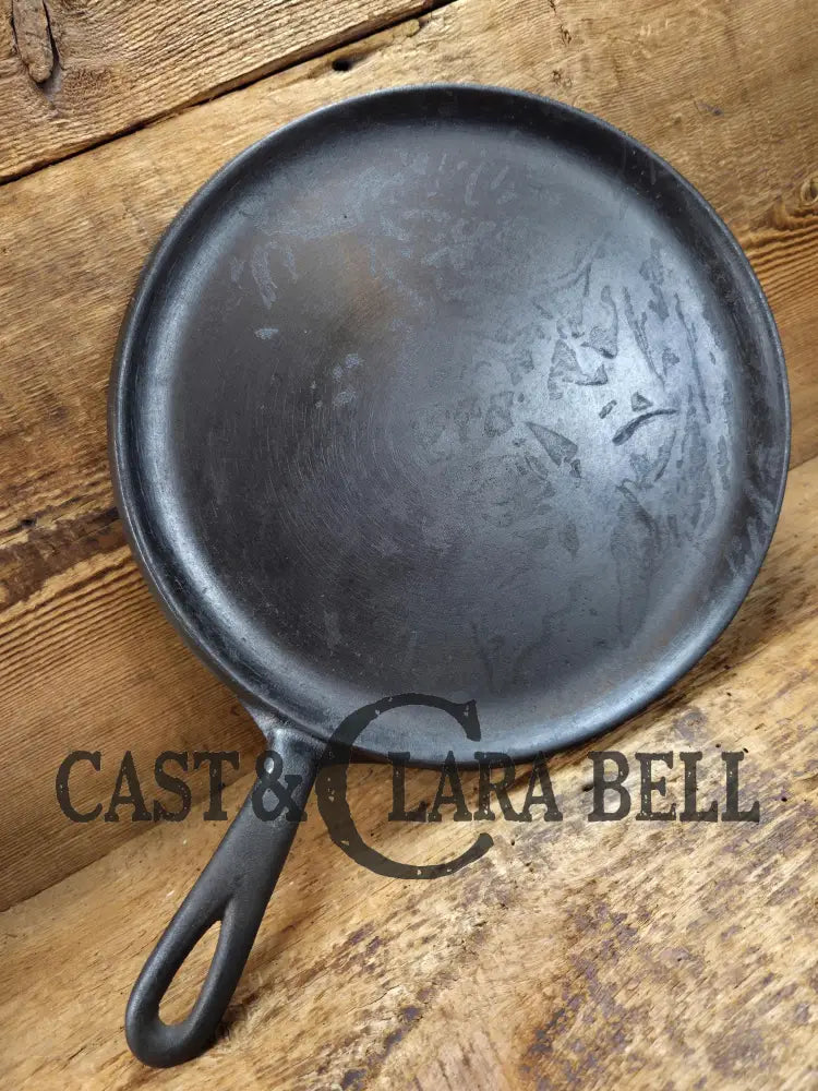 Priced To Sell! Vintage Grilled cheese! 1930’s WagnerWare #9 Round Cast Iron Griddle 1109 Griddle