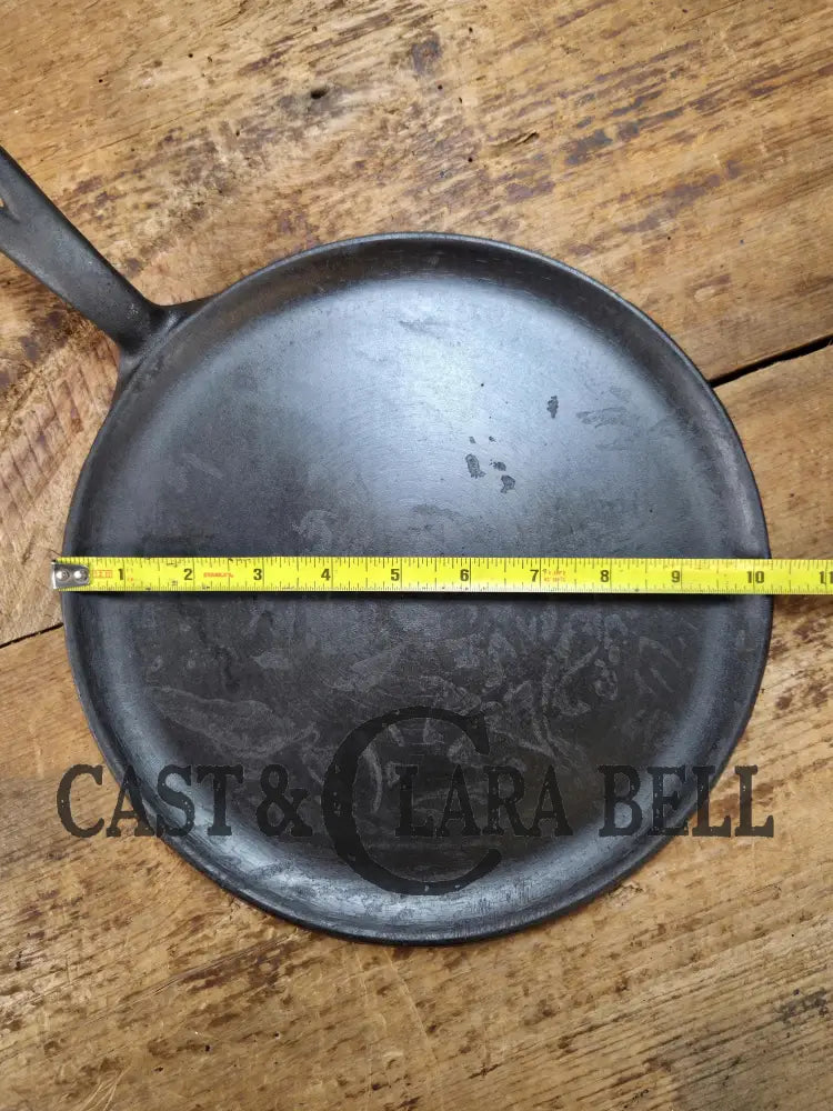 Priced To Sell! Vintage Grilled cheese! 1930’s WagnerWare #9 Round Cast Iron Griddle 1109 Griddle