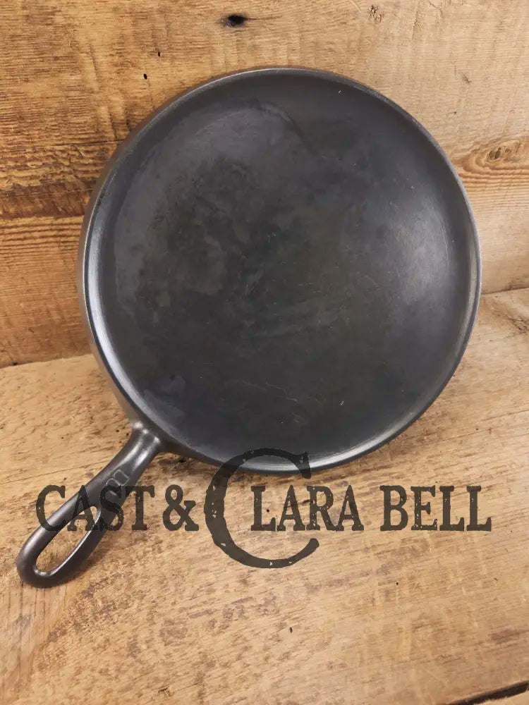 Pristine! 1920’s Griswold #8 Round Griddle 608. Amazing for grilled cheese quesadillas and omelets