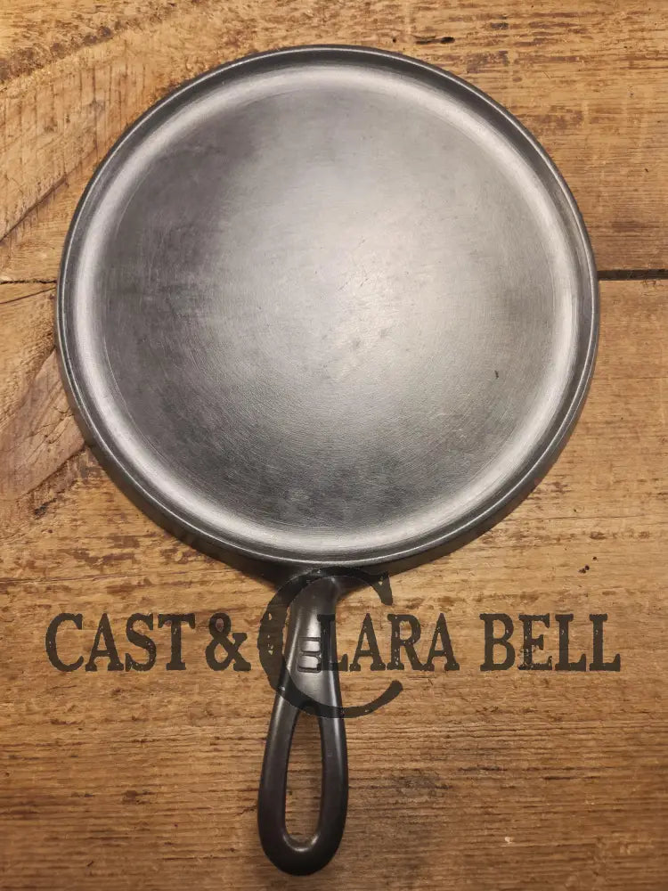 Pristine! 1920’s Griswold #8 Round Griddle 608. Amazing for grilled cheese quesadillas and omelets