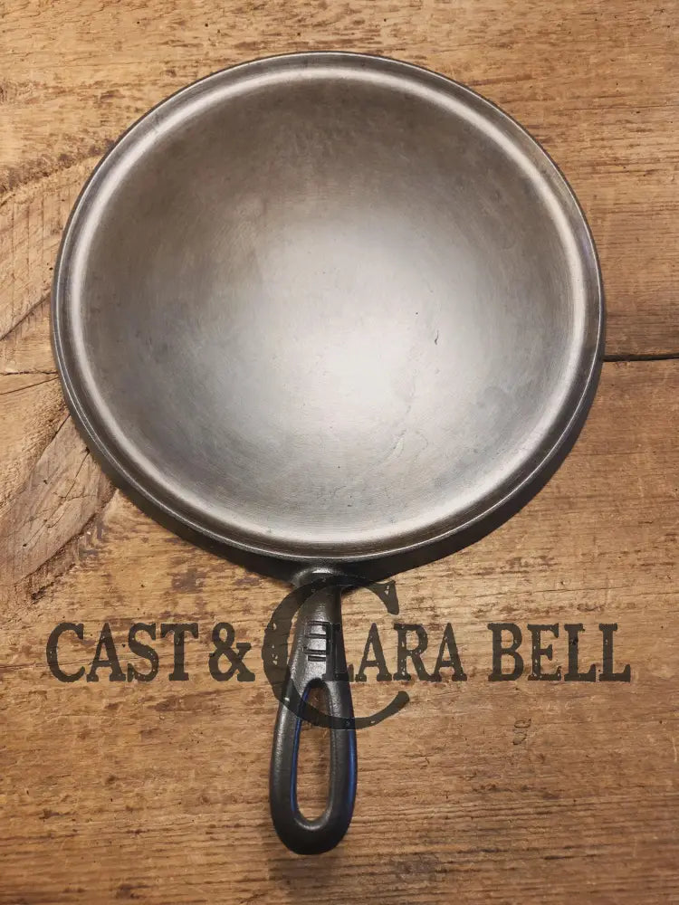 Pristine. 1930โs Griswold #9 Cast Iron Griddle Large Block logo โErie PA USA,โ609 Aโ Griddle