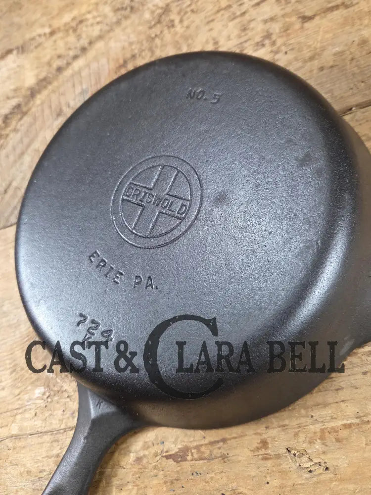 Sautee pan! Griswold No. 5 Cast Iron Groove Handle Skillet with Small Block Logo and Smooth Bottom 724 K Skillet
