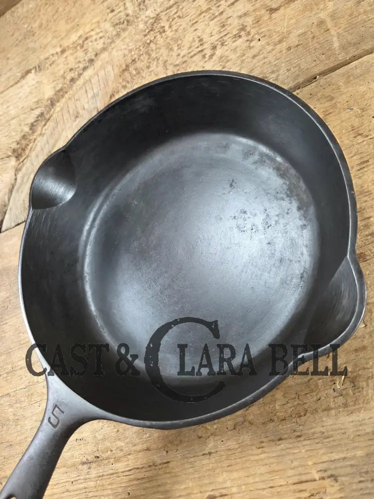 Sautee pan! Griswold No. 5 Cast Iron Groove Handle Skillet with Small Block Logo and Smooth Bottom 724 K Skillet