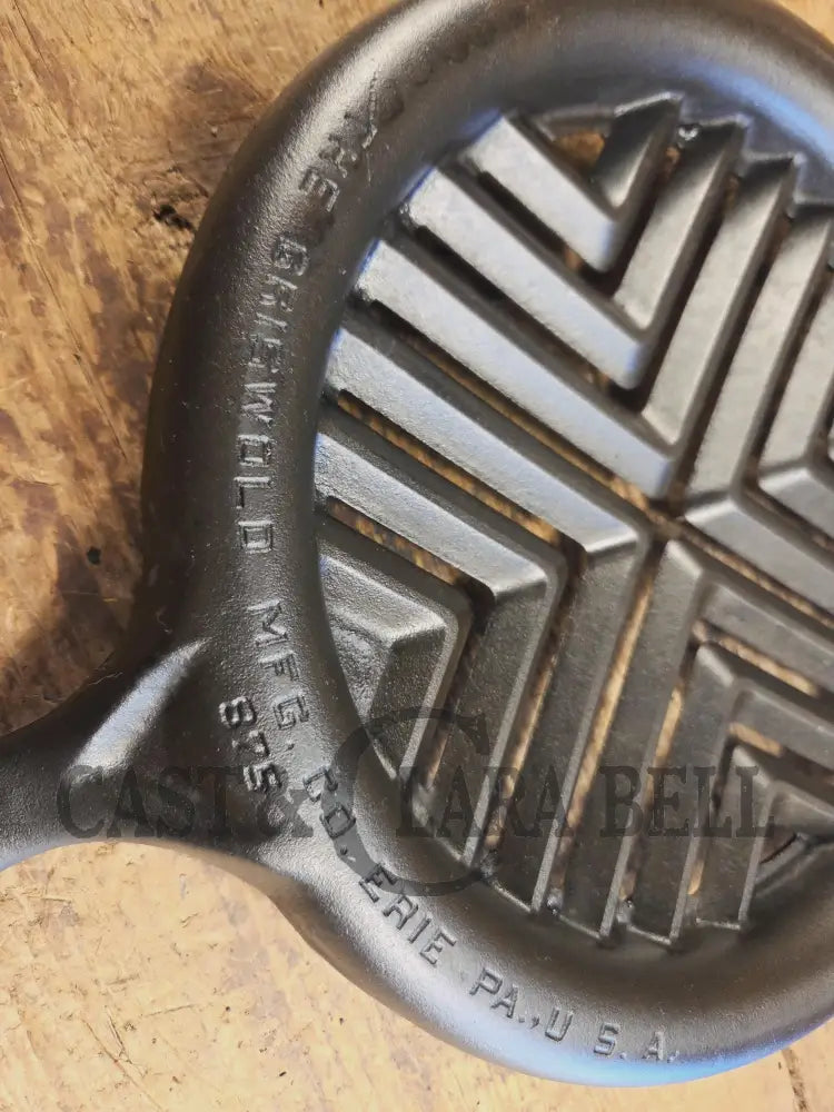 Show Stopper & hard to find Complete Griswold Double Broiler. Amazing piece of American history perfect for searing.