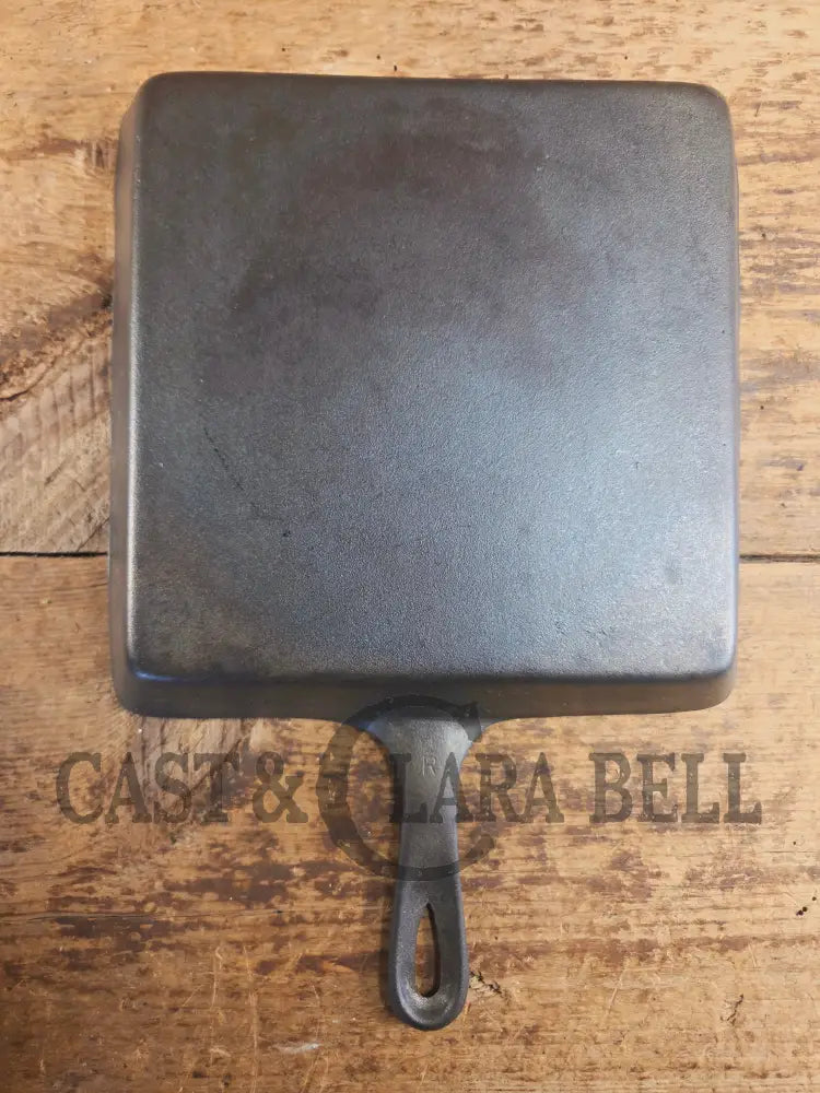 Sleek and elegant early 1900βs Lodge square skillet. Versatile pan for your arsenal! Makes wonderful corbread! - Skillet