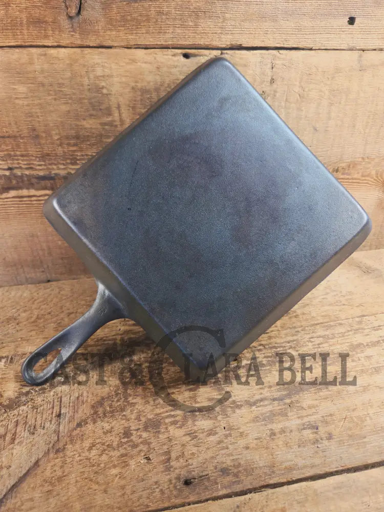 Sleek and elegant early 1900βs Lodge square skillet. Versatile pan for your arsenal! Makes wonderful corbread! - Skillet
