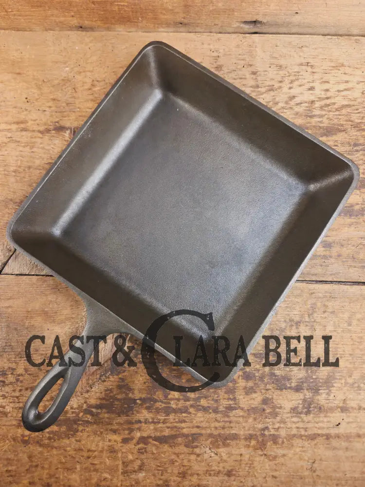 Sleek and elegant mid 1900’s Lodge square cast iron skillet. SQSK and #8 markings. Versatile pan for your arsenal!