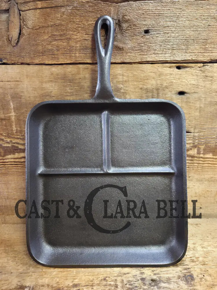 So cool! 1930-40โs Era Lodge Bacon and Egg Breakfast Skillet. Great gift idea for the everyday cook in your life!