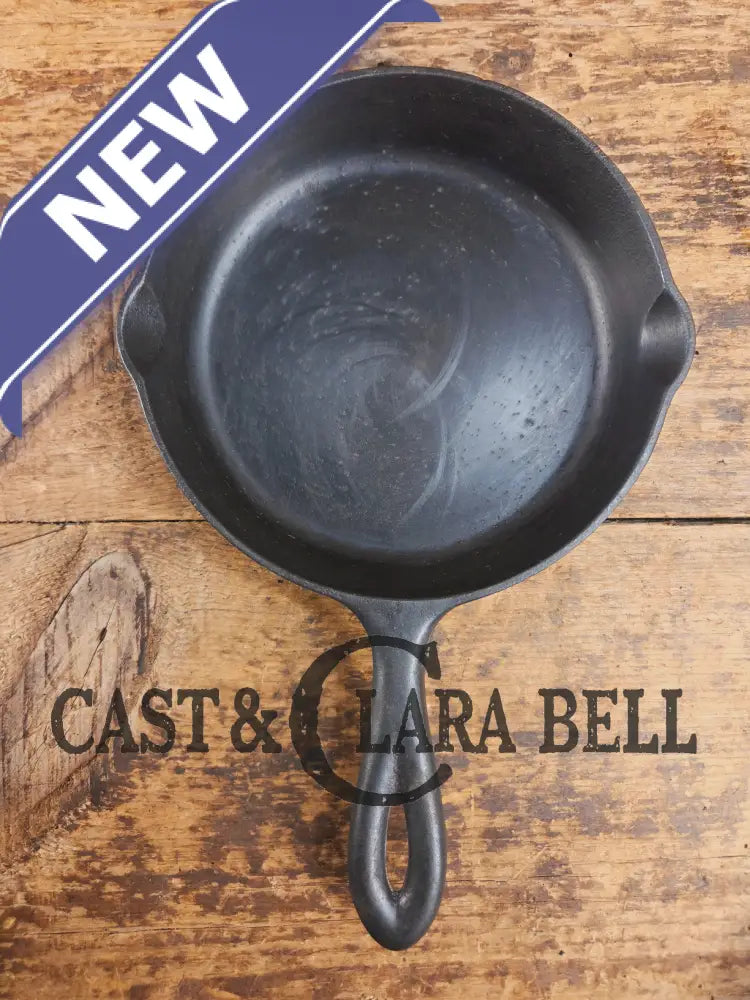 So cool! The hammered Unknown Foundry pointy handle #3 cast iron skillet. Maker Unknown great for sides! Skillet