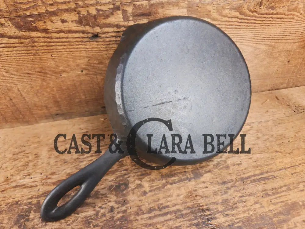 So cool! The hammered Unknown Foundry pointy handle #3 cast iron skillet. Maker Unknown great for sides! Skillet