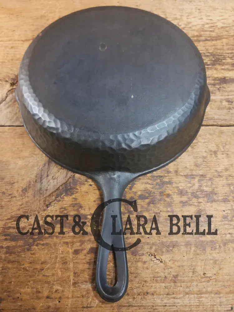 So cool! Classic 1930βs Wagner #8 Cast Iron Skillet with Hammered Finish Skillet