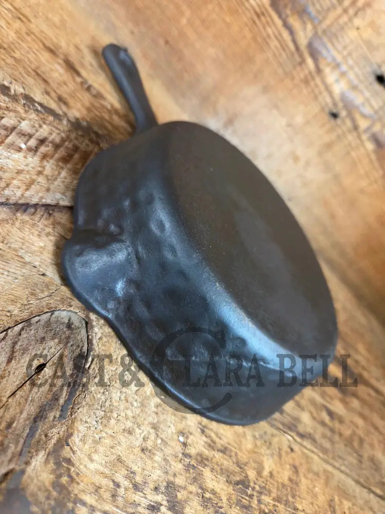 So cool! The βhammered uglyβ #5 cast iron skillet. Maker Unknown great for sides! - Skillet