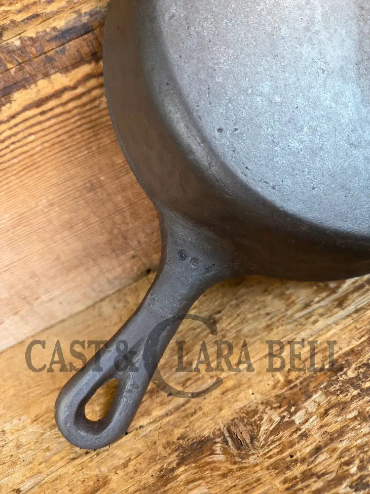 So cool! The βhammered uglyβ #5 cast iron skillet. Maker Unknown great for sides! - Skillet