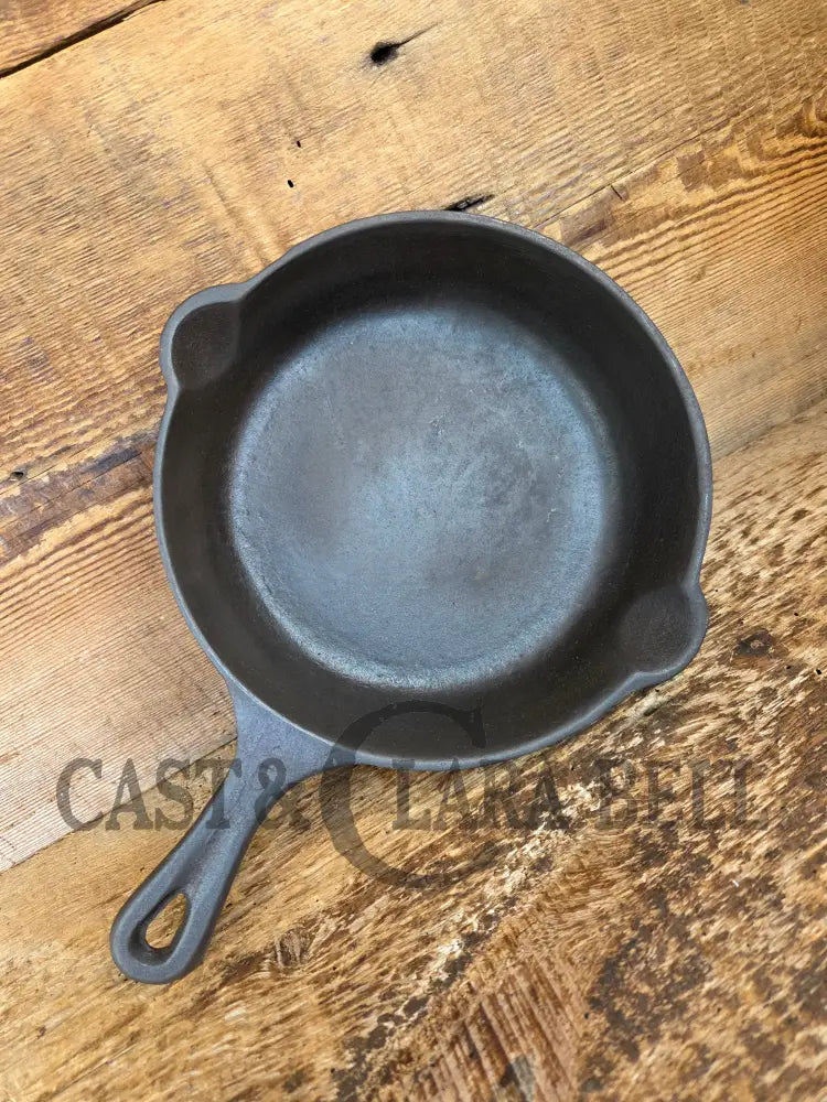 So cool! The βhammered uglyβ #5 cast iron skillet. Maker Unknown great for sides! - Skillet