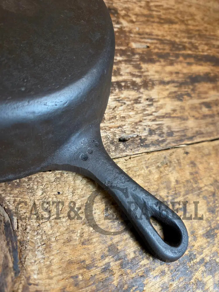 So cool! The βhammered uglyβ #5 cast iron skillet. Maker Unknown great for sides! - Skillet