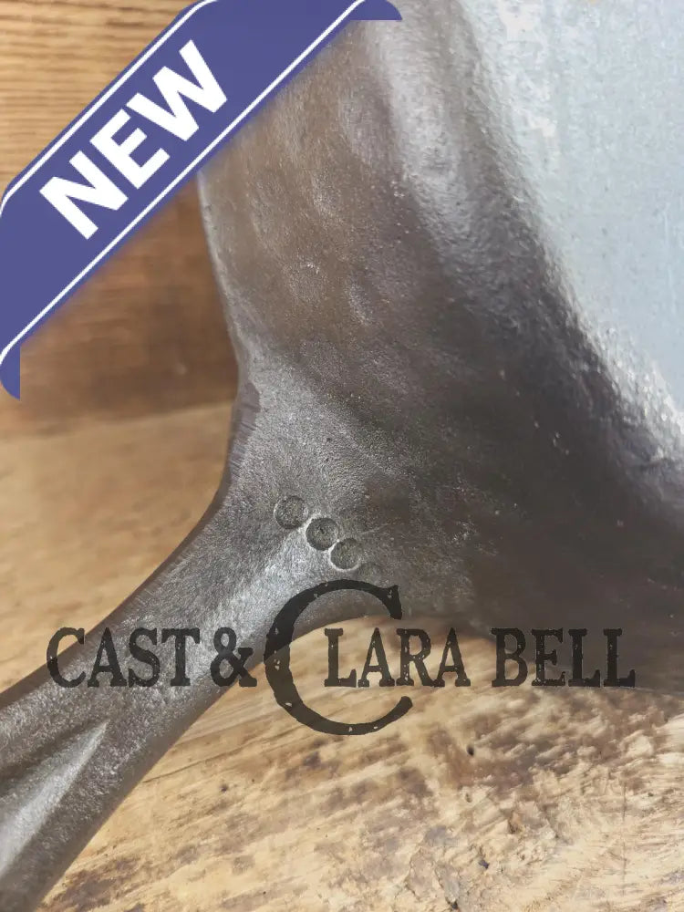 So cool! The ’hammered ugly’ #5 cast iron skillet. Maker Unknown great for sides! SC24 Skillet