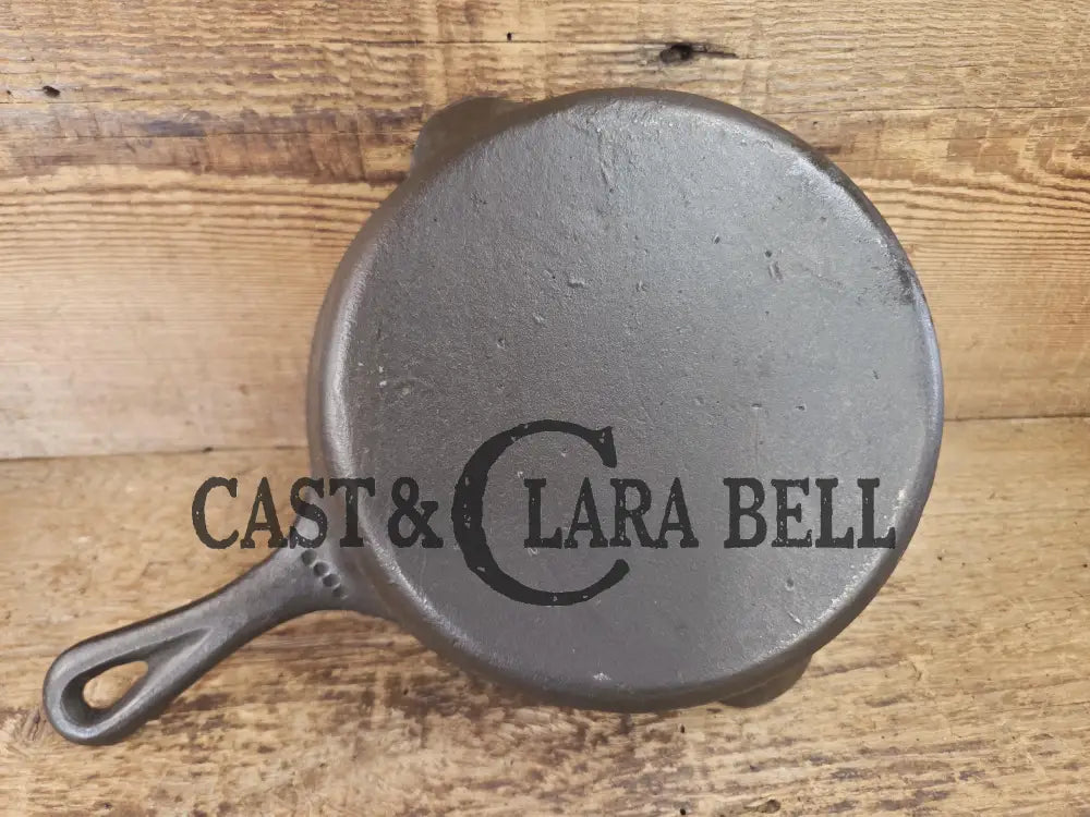 So cool! The ’hammered ugly’ #5 cast iron skillet. Maker Unknown great for sides! SC24 Skillet