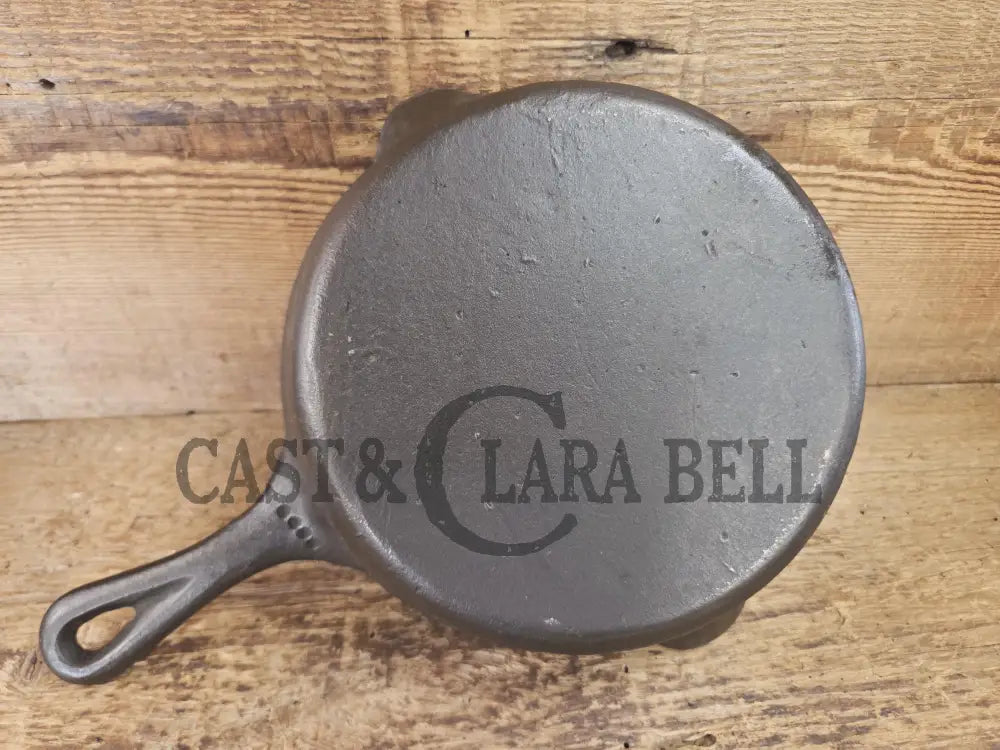 So cool! The βhammered uglyβ #5 cast iron skillet. Maker Unknown great for sides! SC24 Skillet