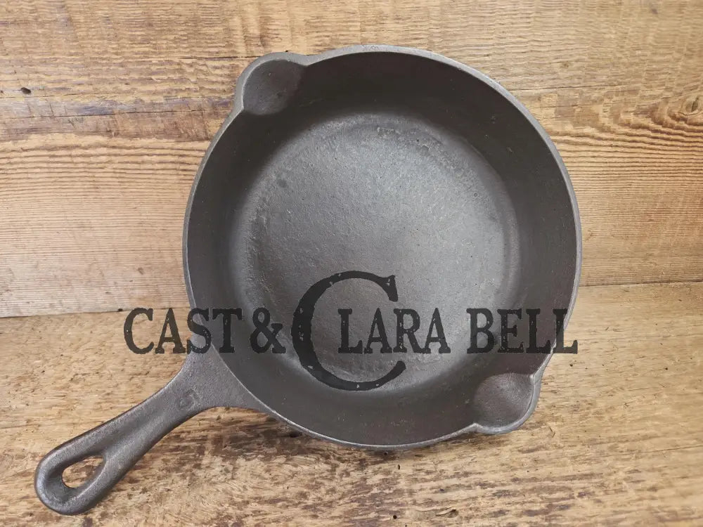 So cool! The ’hammered ugly’ #5 cast iron skillet. Maker Unknown great for sides! SC24 Skillet
