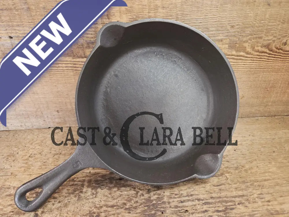 So cool! The ’hammered ugly’ #5 cast iron skillet. Maker Unknown great for sides! SC24 Skillet