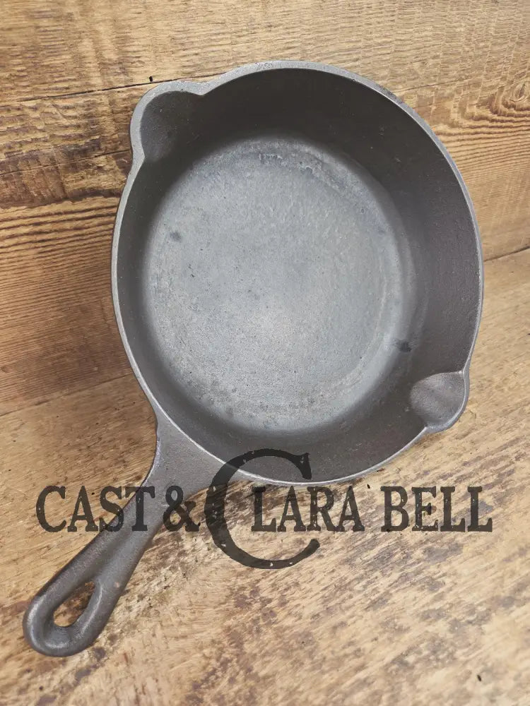 So cool! The βhammered uglyβ #5 cast iron skillet. Maker Unknown great for sides! SC24 Skillet