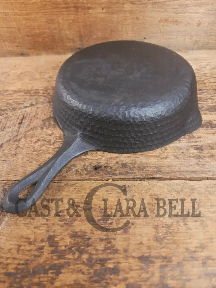 So cool! The hammered Unknown Foundry pointy handle #5 cast iron skillet. Maker Unknown great for sides! Skillet