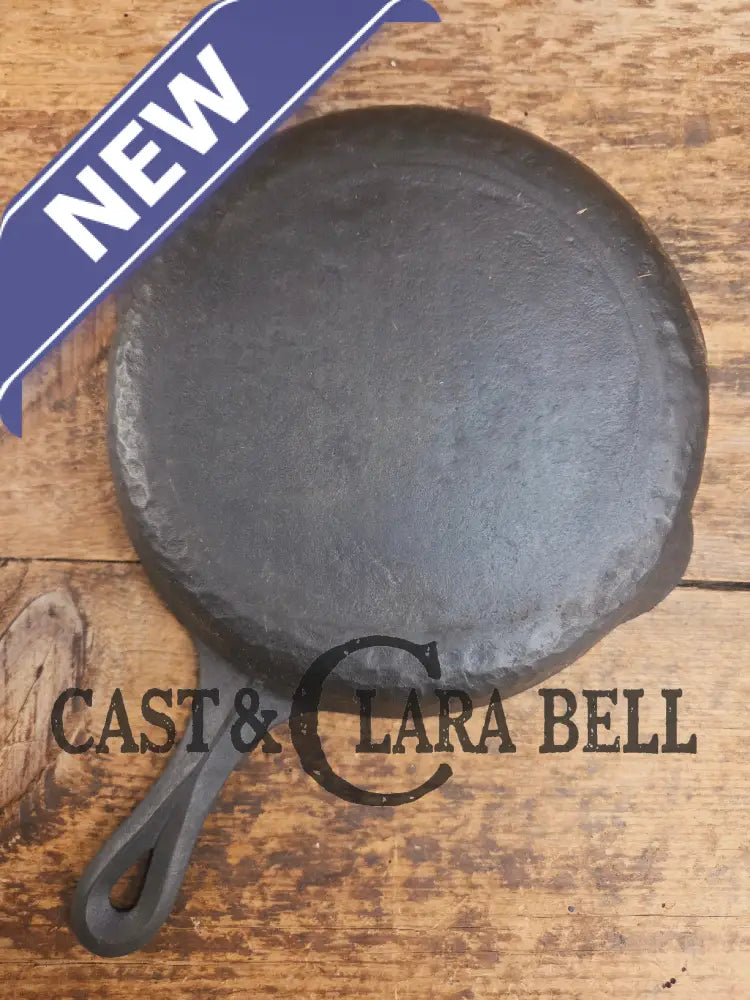 So cool! The hammered Unknown Foundry pointy handle #5 cast iron skillet. Maker Unknown great for sides! Skillet