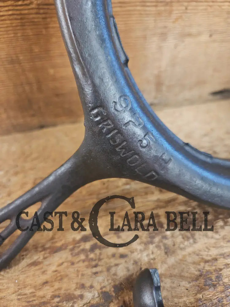 So unique! 1920βs Griswold/Puritan #8 (885/886) combo Waffle Iron with Low Base Waffle Iron