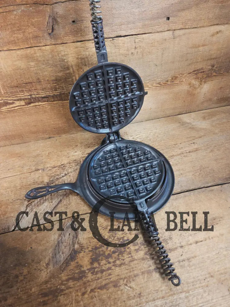 So unique! 1920βs Griswold/Puritan #8 (885/886) combo Waffle Iron with Low Base Waffle Iron