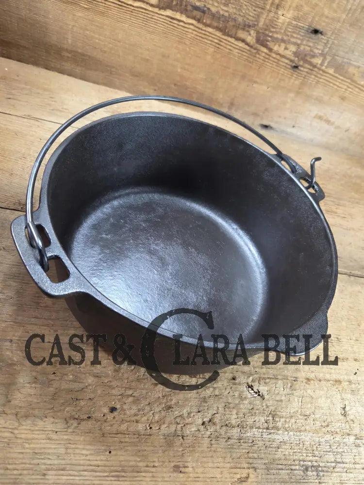 So unique! 1950’s Griswold/Wagner double logo Dutch Oven with Lid 5 Quart Pot. Dutch Ovens Trivets & Kettles