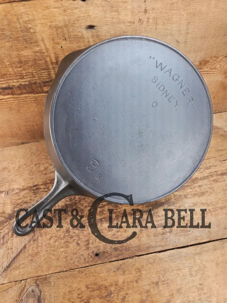 So unique and harder to find! Wagner made 1910’s Arc straight logo Sidney O. #9 Skillet with Heat Ring Skillet